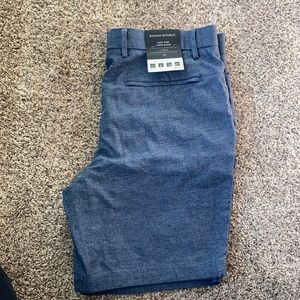 Banana Republic Men’s Core Temp Linen blend 9” short; Brand New with Tags